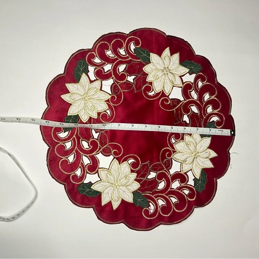Christmas-themed, round, 4 embroidered placemats